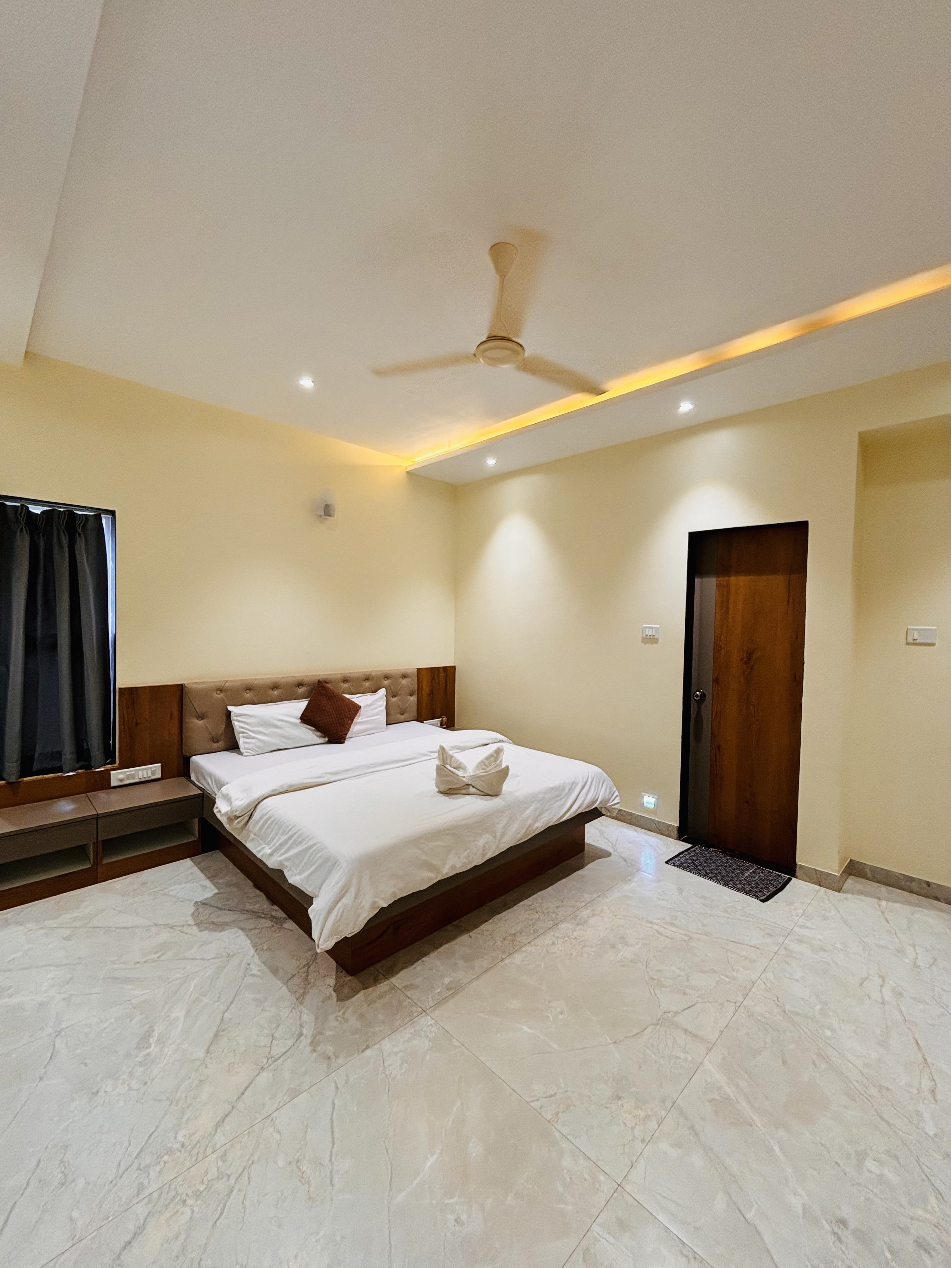 Premium bedroom in holiday home — Paramount's Vinayaka Panchgani