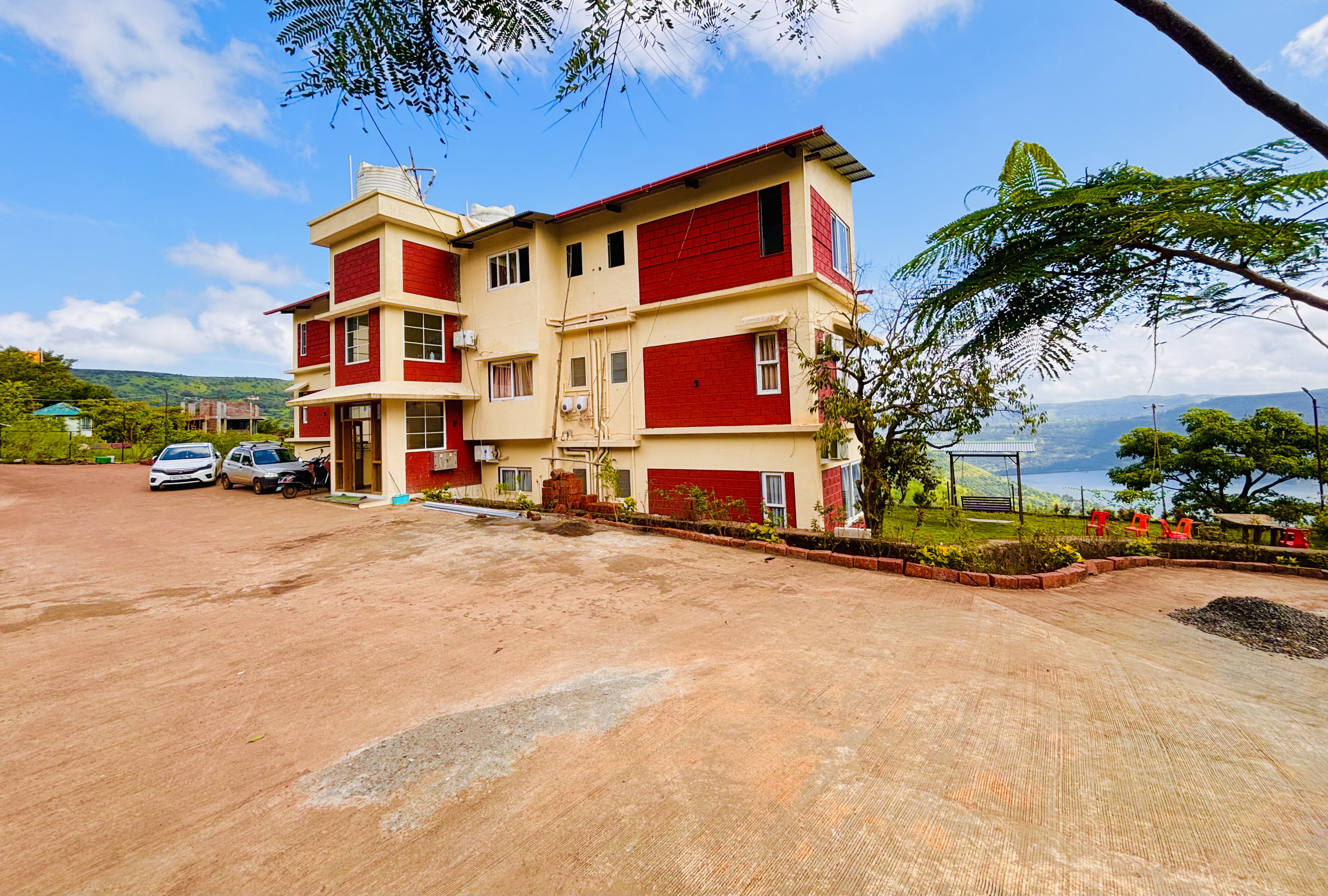 Exterior of Paramount's Vinayaka Homestay Panchgani